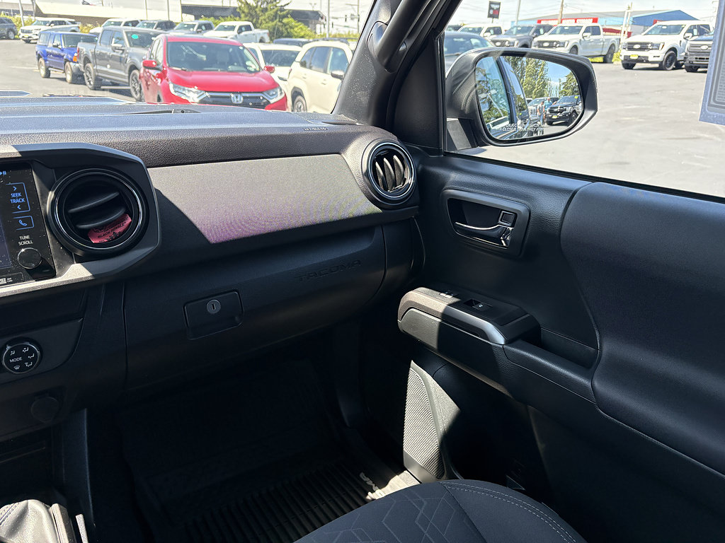 Used 2019 Toyota Tacoma TRD Sport AWD/4WD image 22