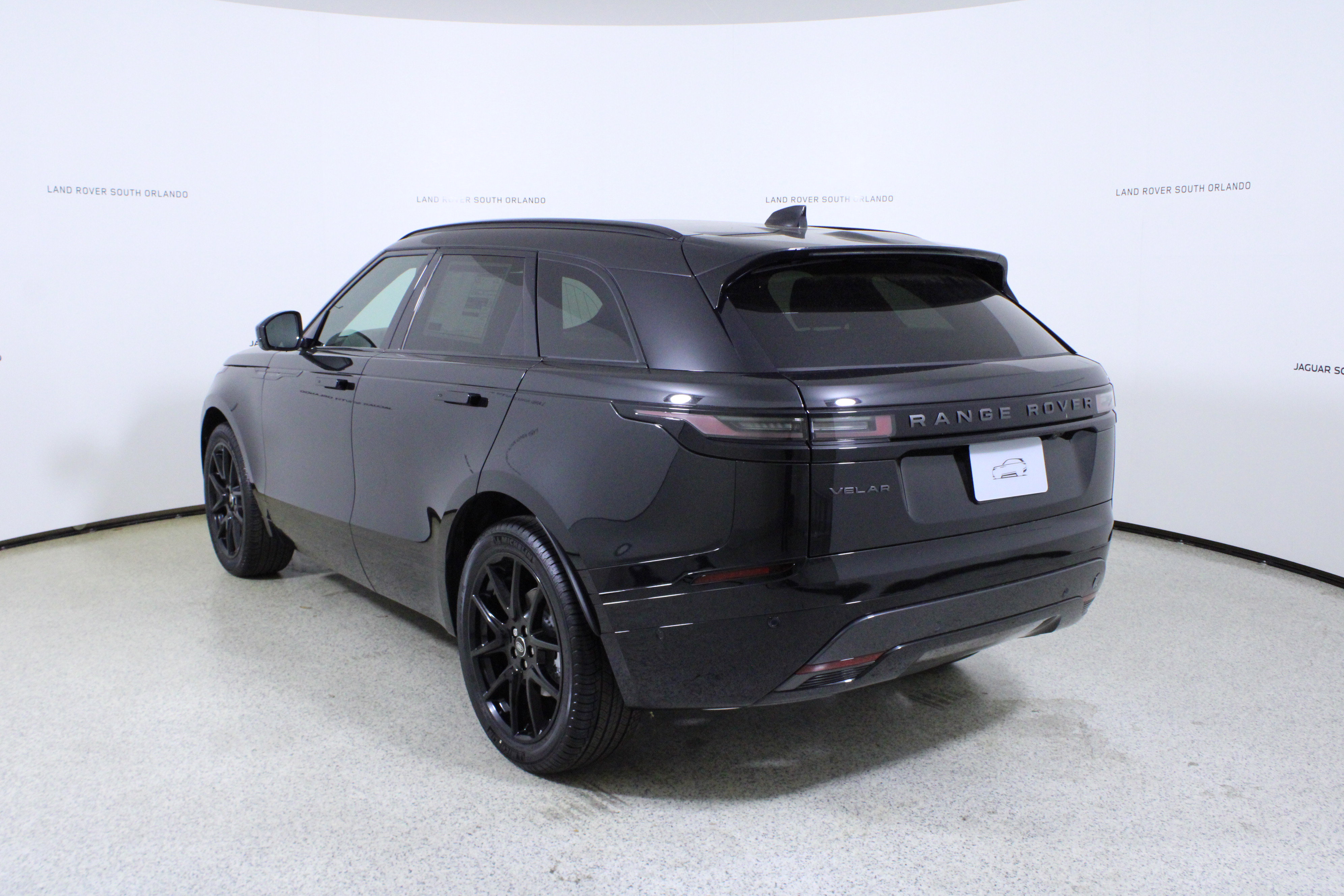 New 2026 Land Rover Range Rover Velar Dynamic SE image 5