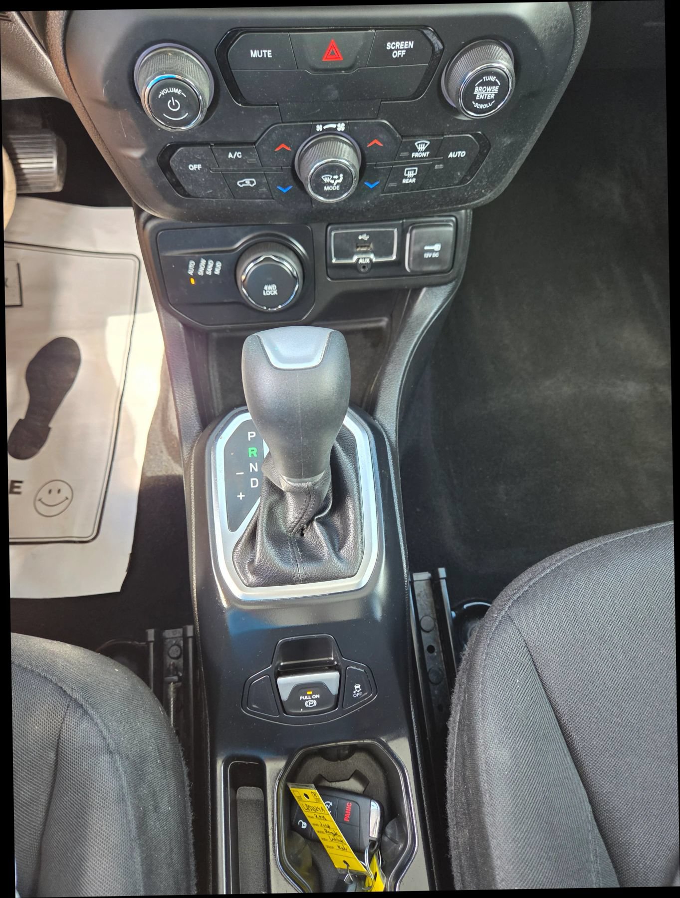 Used 2018 Jeep Renegade Latitude w/ Cold Weather Group AWD/4WD image 29
