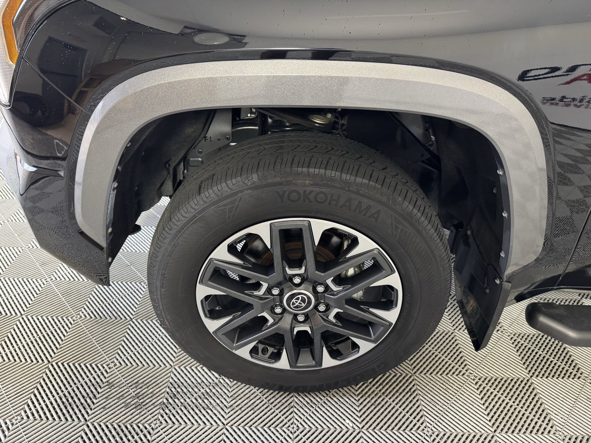 Used 2024 Toyota Tundra Limited w/ Power Package AWD/4WD image 31