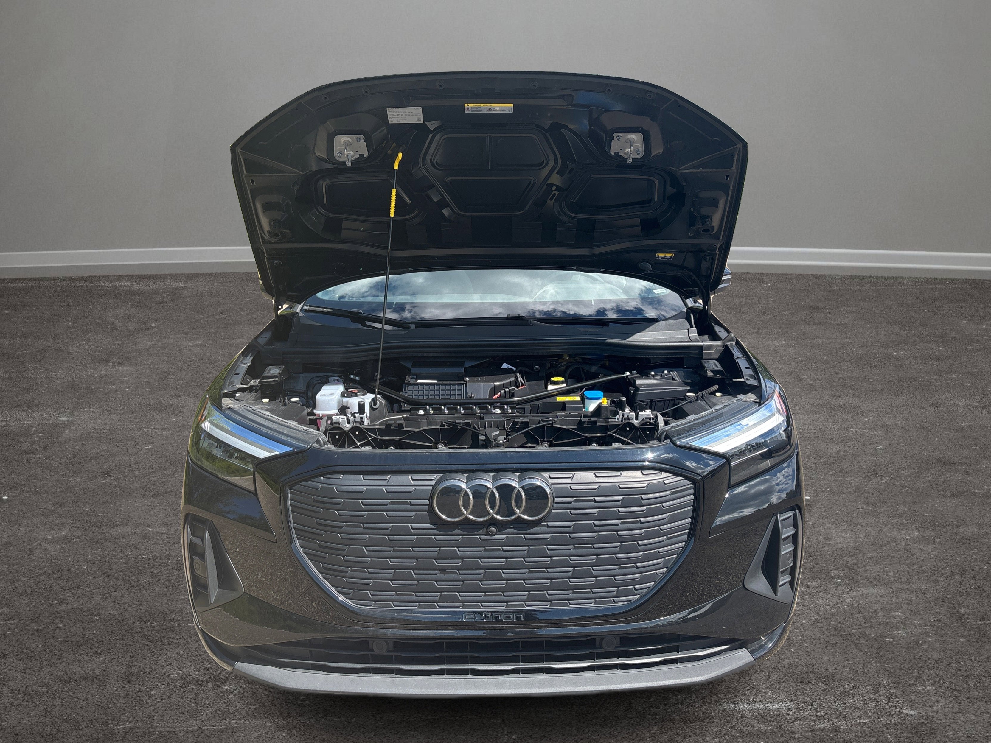 Used 2025 Audi Q4 e-tron Premium Plus image 13