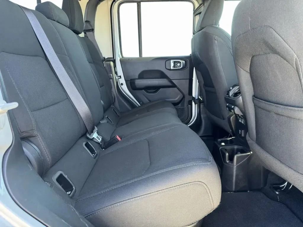 Used 2023 Jeep Gladiator Overland image 15