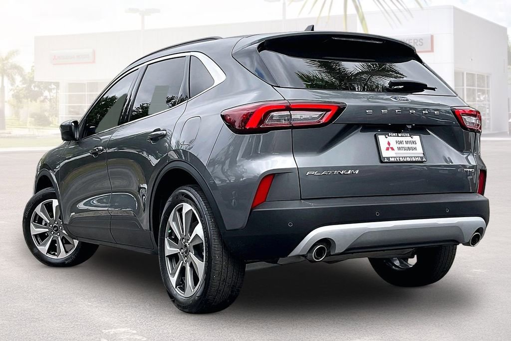 Used 2025 Ford Escape Platinum AWD/4WD image 30