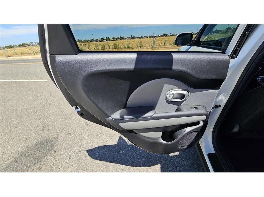 Used 2017 Kia Soul + image 27