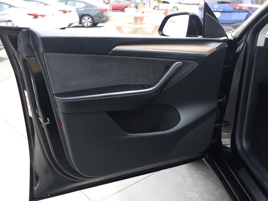 Used 2023 Tesla Model Y Long Range image 23