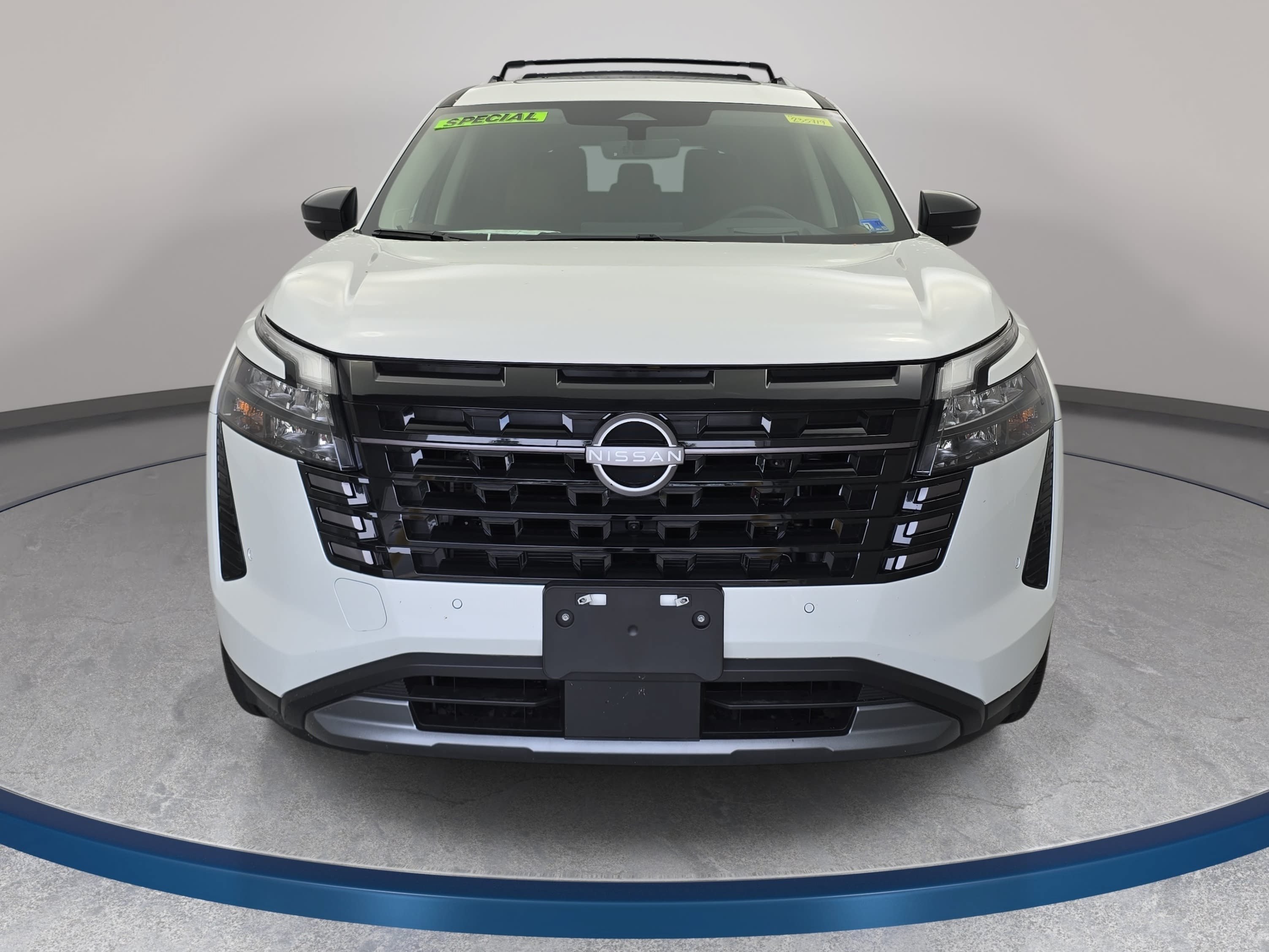 New 2026 Nissan Pathfinder Platinum w/ Cargo Package AWD/4WD image 2
