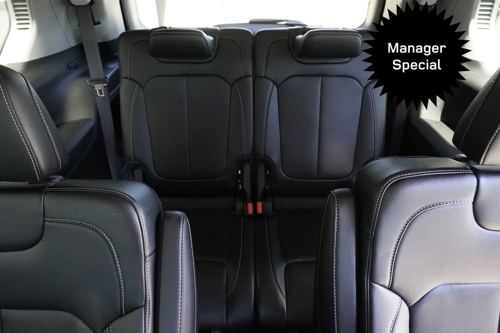Used 2022 Jeep Grand Cherokee L Limited w/ Black Appearance Package AWD/4WD image 31