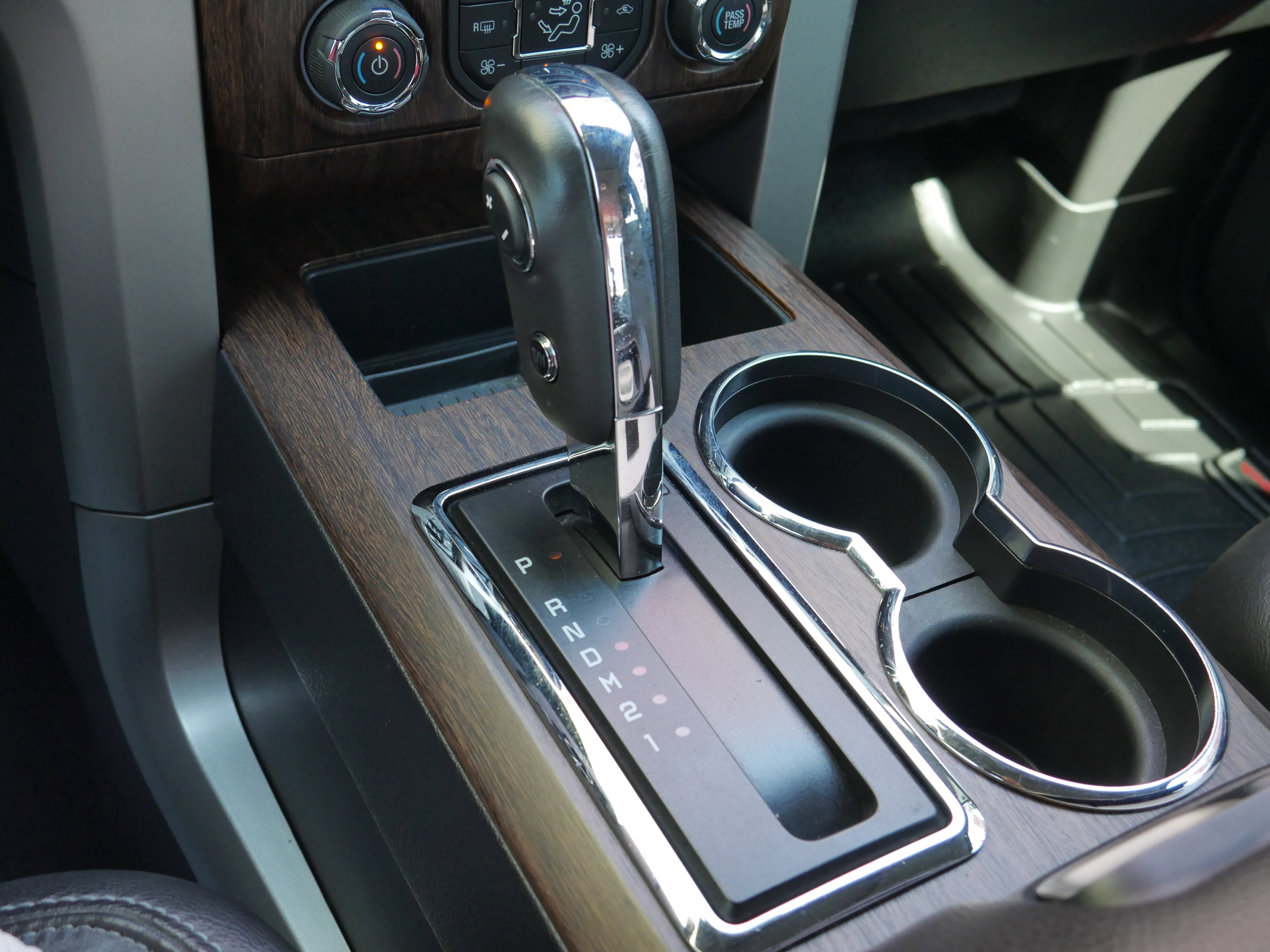 Used 2014 Ford F150 Lariat w/ Equipment Group 502A Luxury AWD/4WD image 16