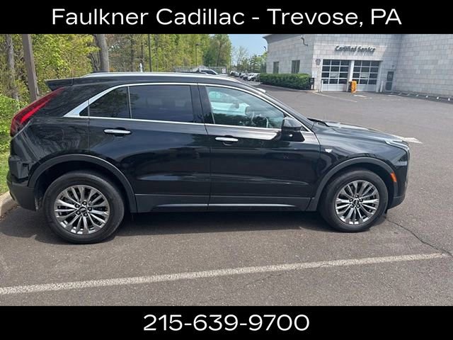 Used 2025 Cadillac XT4 Premium Luxury AWD/4WD image 2