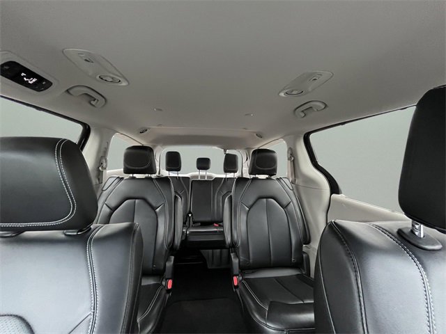 Used 2024 Chrysler Pacifica Touring-L image 10