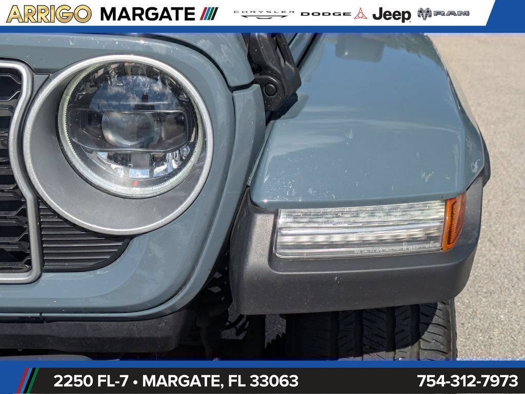Used 2025 Jeep Wrangler Unlimited Sahara w/ Safety Group AWD/4WD image 10