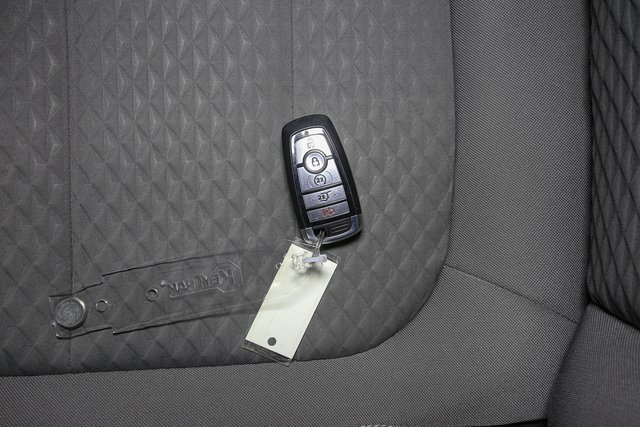 Used 2022 Ford Escape SE w/ SE Sport Appearance Package image 40