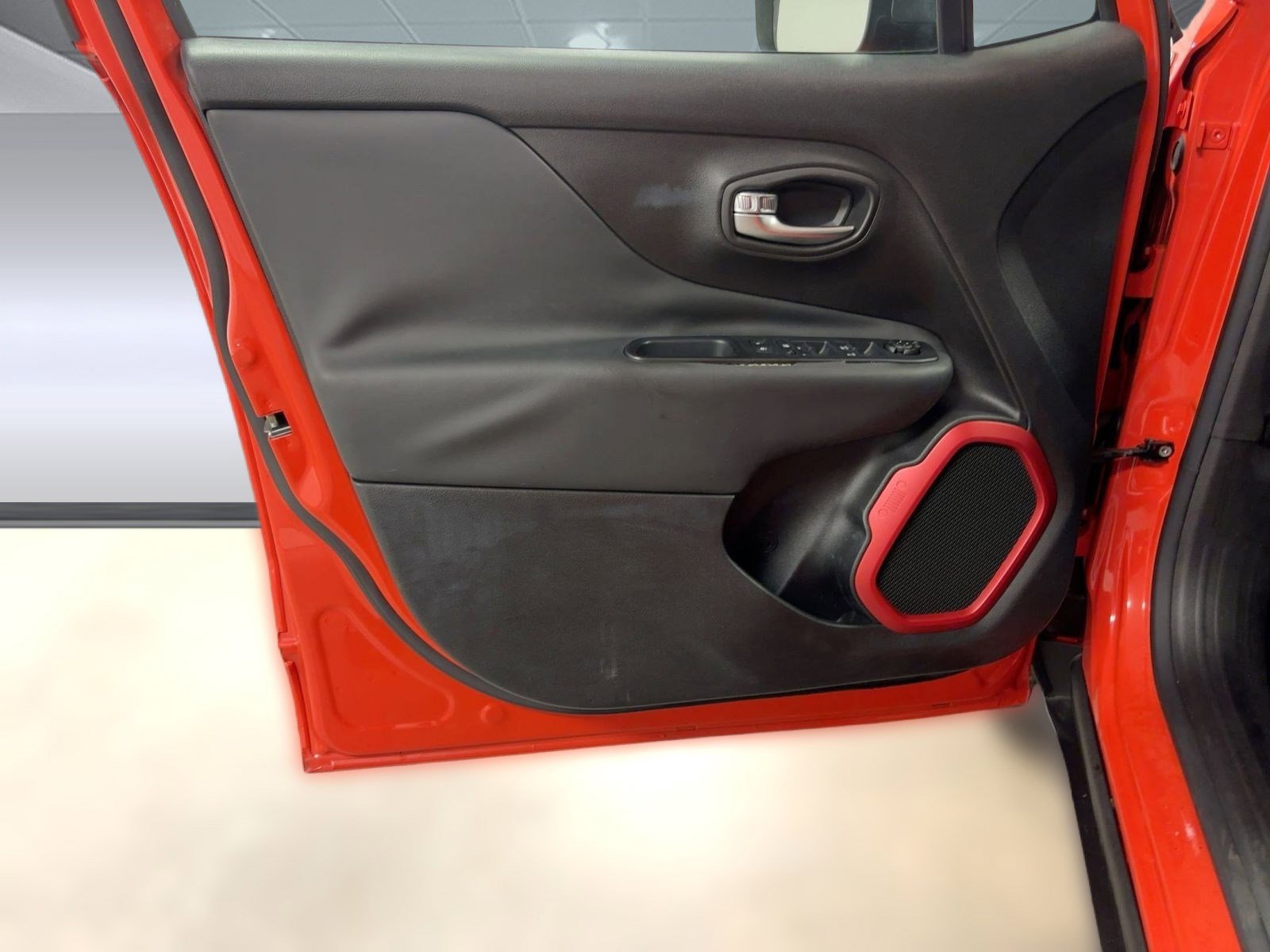 Used 2015 Jeep Renegade Trailhawk w/ Popular Equipment Group image 21