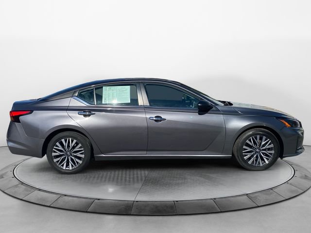 Used 2024 Nissan Altima 2.5 SV image 6