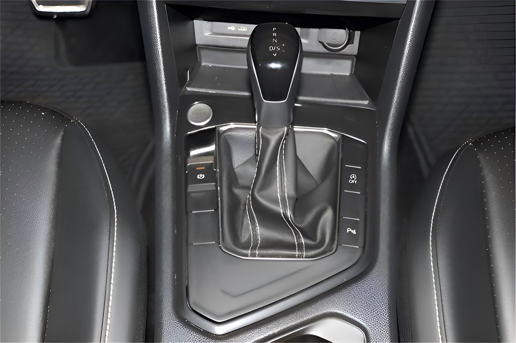 Used 2023 Volkswagen Tiguan SE R-Line image 42