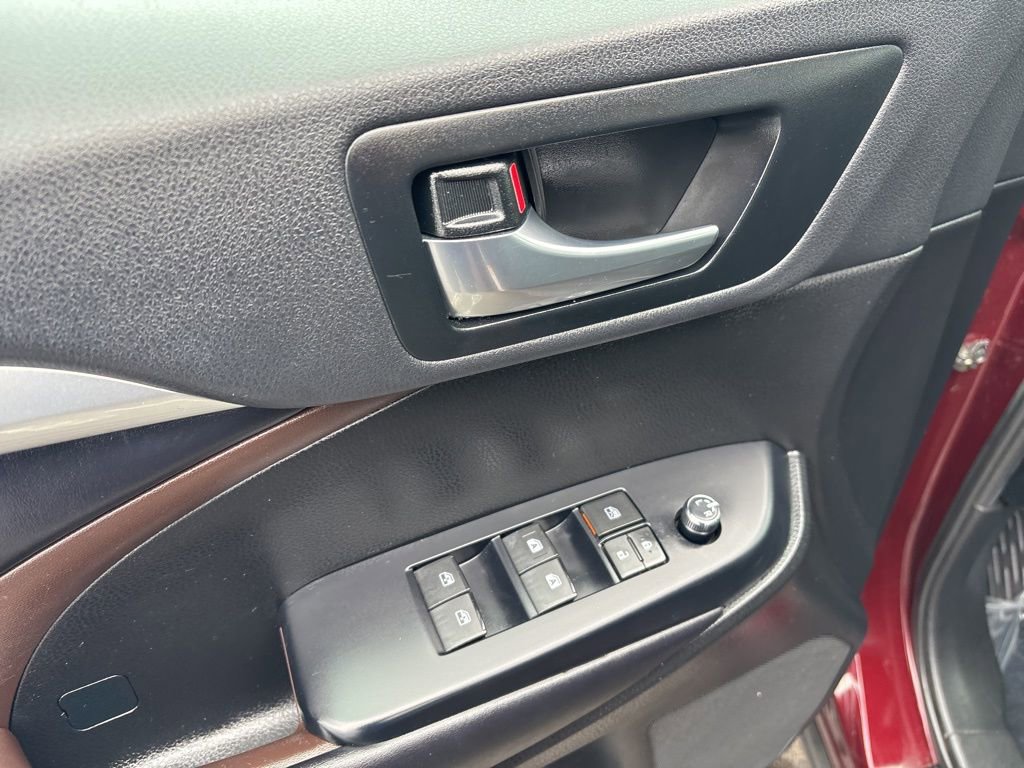 Used 2019 Toyota Highlander XLE image 20