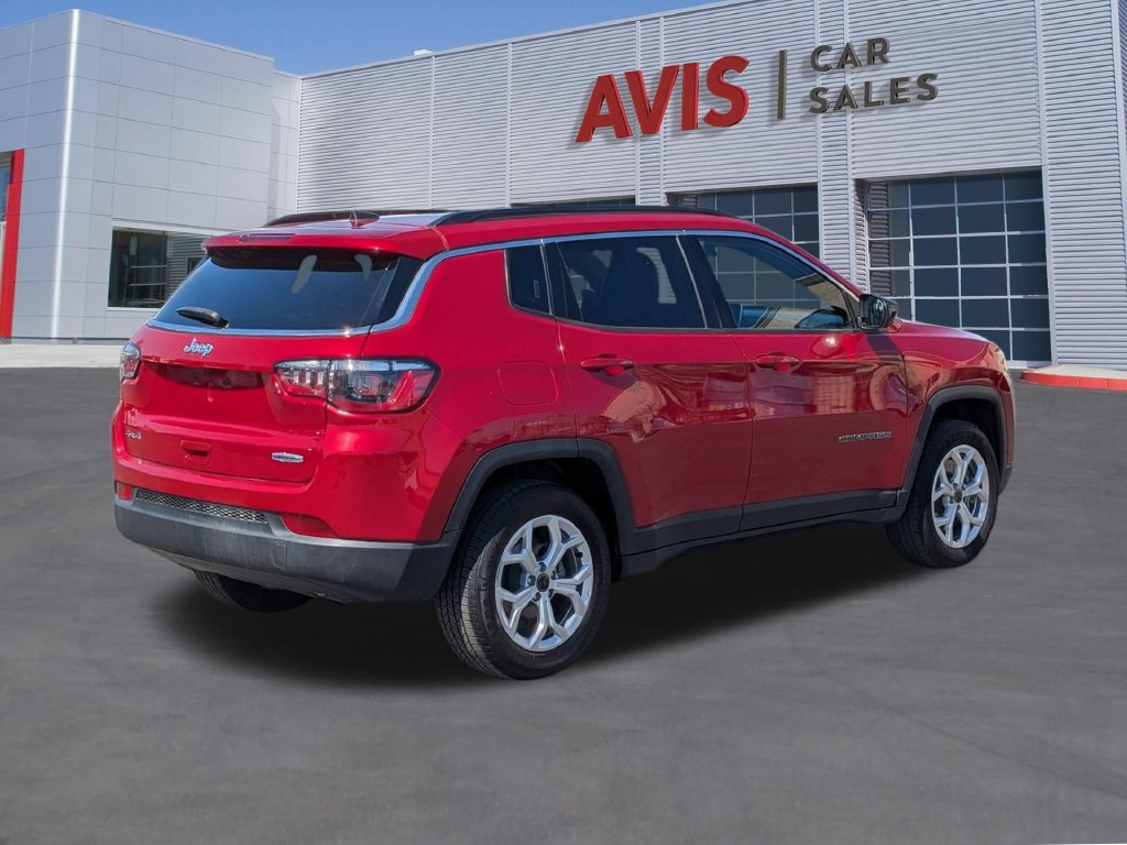 Used 2025 Jeep Compass Latitude w/ Sun & Sound Group AWD/4WD image 6