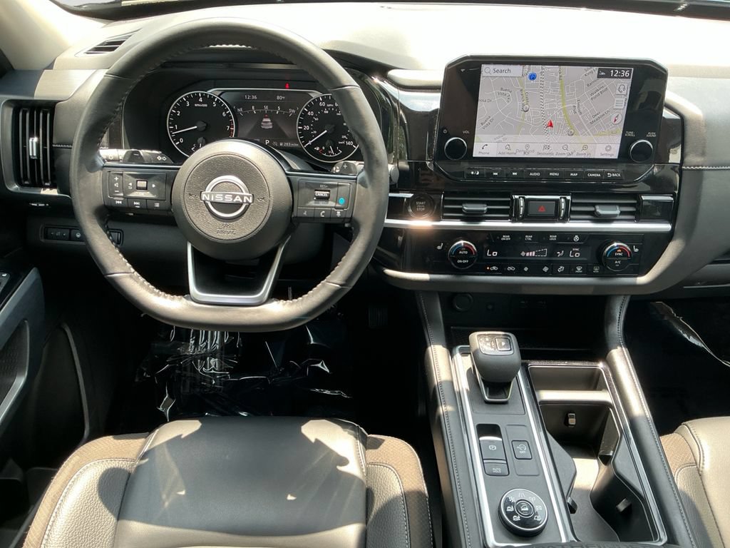 Used 2025 Nissan Pathfinder SL AWD/4WD image 16