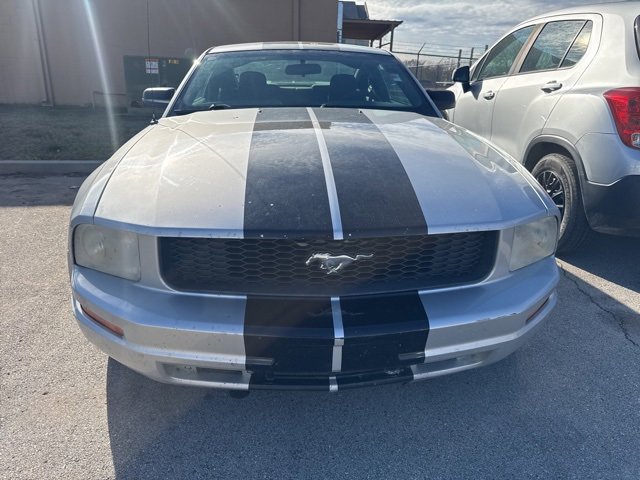 Used 2005 Ford Mustang Deluxe video 2
