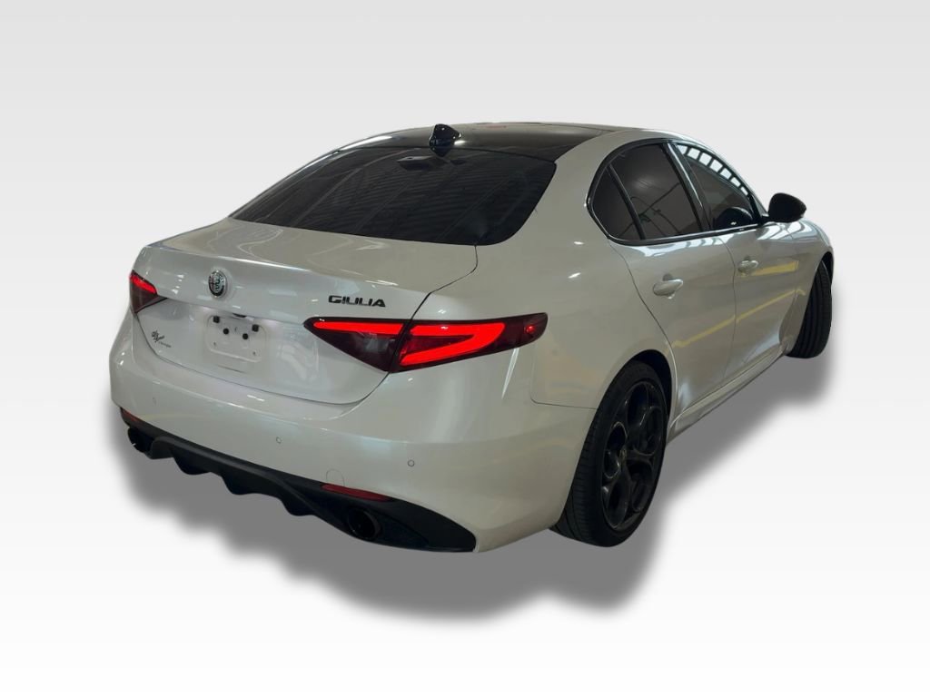 Used 2018 Alfa Romeo Giulia Ti Sport w/ Quick Order Package 22U Sport RWD image 4