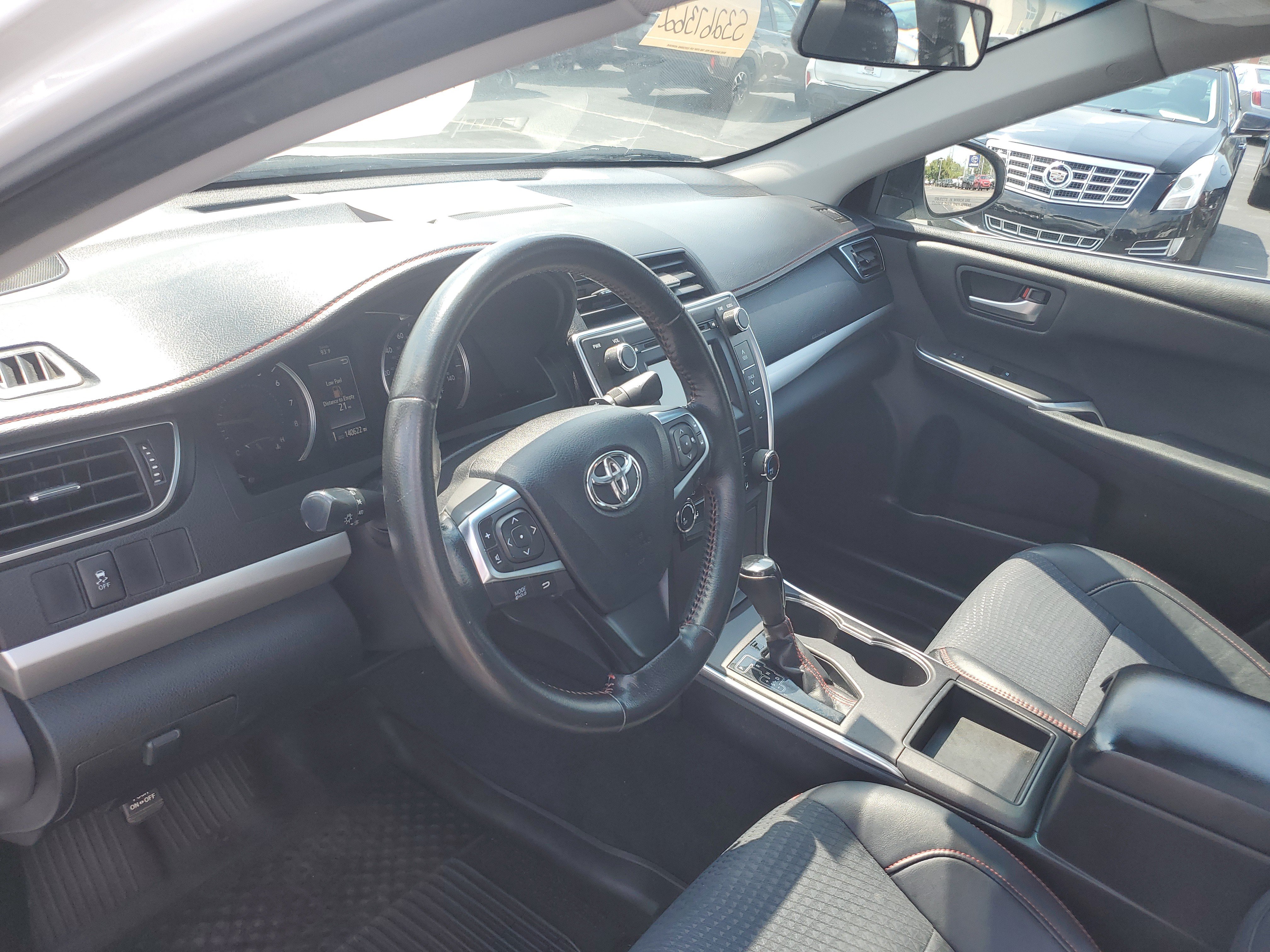 Used 2015 Toyota Camry SE w/ Moonroof Package FWD image 19
