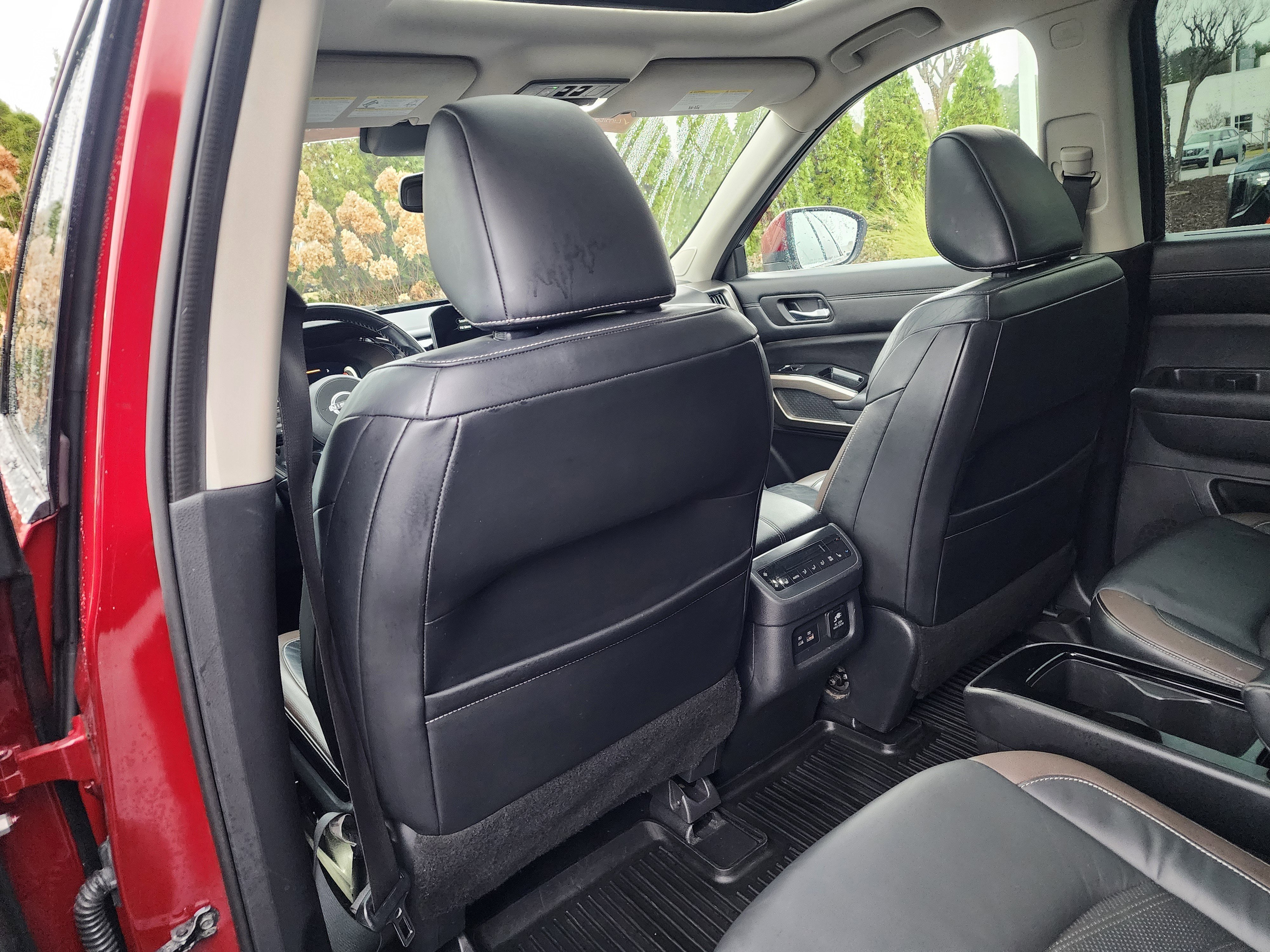 Used 2022 Nissan Pathfinder Platinum w/ Cargo Package image 13