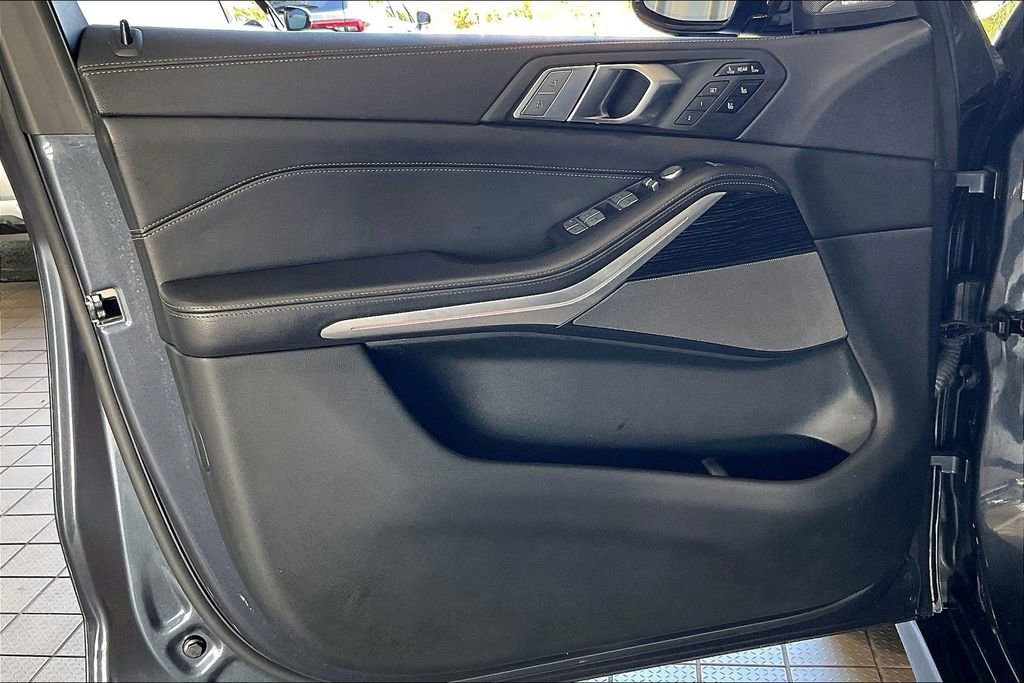 Used 2021 BMW X7 M50i w/ Cold Weather Package AWD/4WD image 2