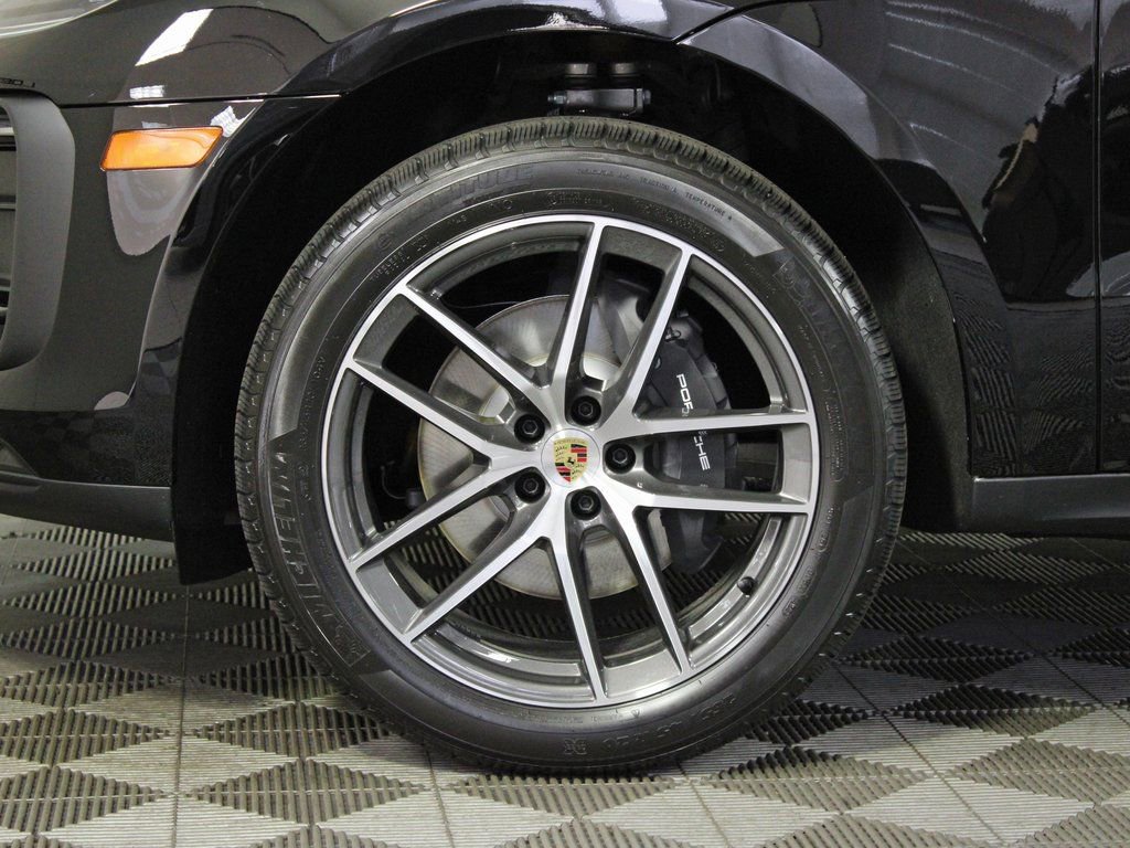 Certified 2025 Porsche Macan image 39