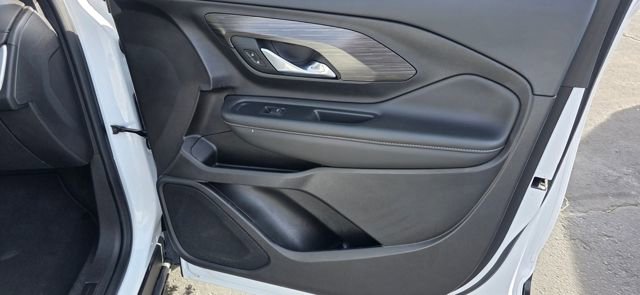 Used 2024 GMC Terrain SLT image 14