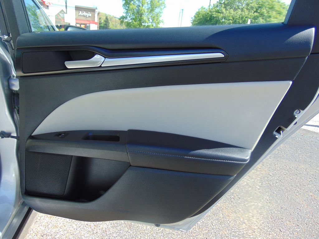 Used 2018 Ford Fusion Titanium FWD image 25
