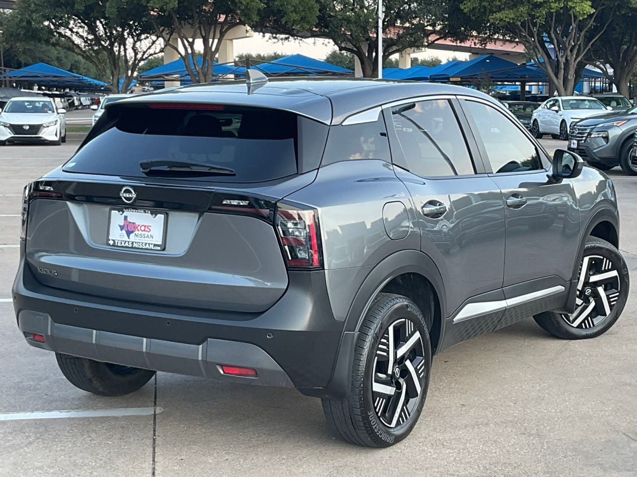 Used 2025 Nissan Kicks SV FWD image 5
