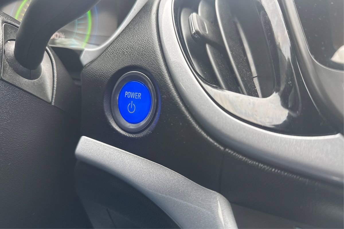 Used 2018 Chevrolet Volt LT w/ Comfort Package FWD image 29