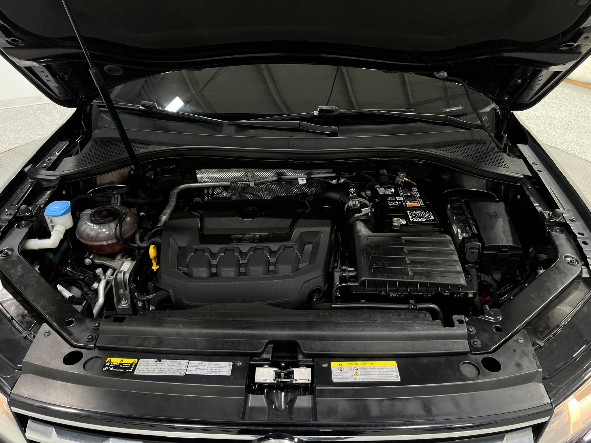 Used 2021 Volkswagen Tiguan SEL AWD/4WD image 27