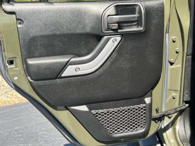 Used 2015 Jeep Wrangler Unlimited Sahara w/ Max Tow Package AWD/4WD image 33