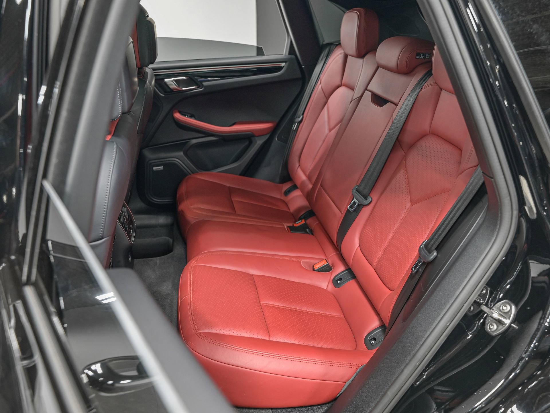 Used 2020 Porsche Macan S image 28