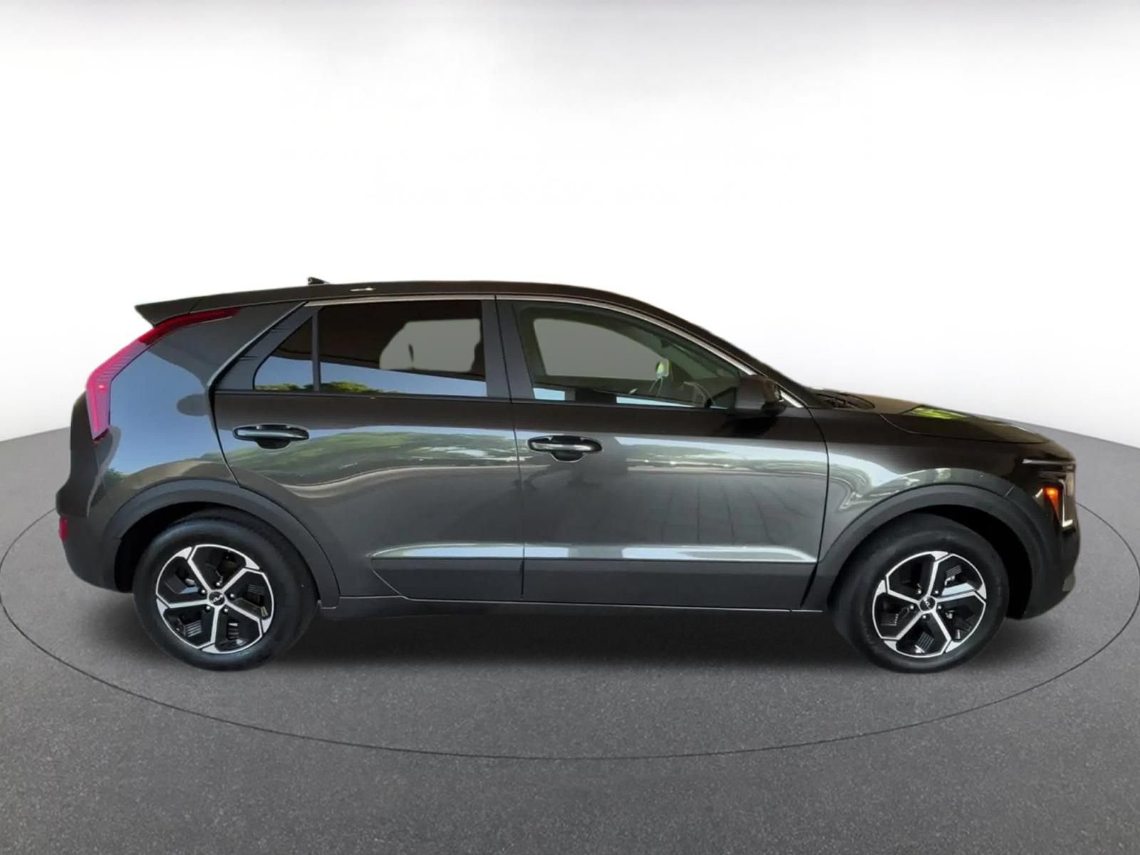Used 2026 Kia Niro LX FWD image 16