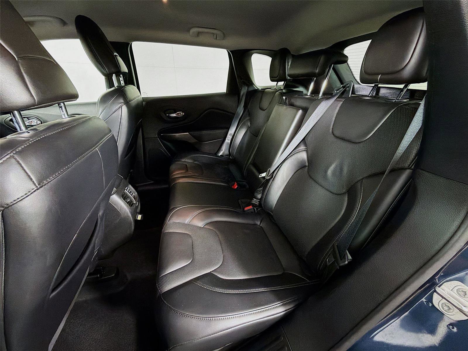 Used 2021 Jeep Cherokee Latitude Lux w/ Comfort/Convenience Group image 20