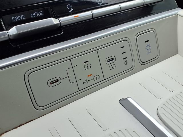 Used 2024 Hyundai Santa Fe Limited image 13