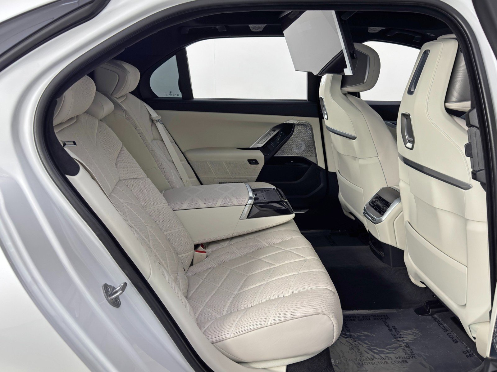 Used 2023 BMW i7 xDrive60 w/ Executive Package 2 image 55