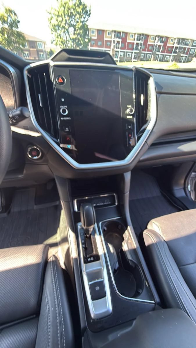 Used 2023 Subaru Ascent Limited w/ Technology Package AWD/4WD image 16