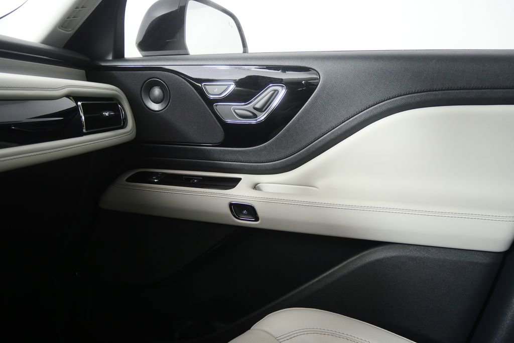 Used 2025 Lincoln Aviator Reserve w/ Jet Appearance Package image 28