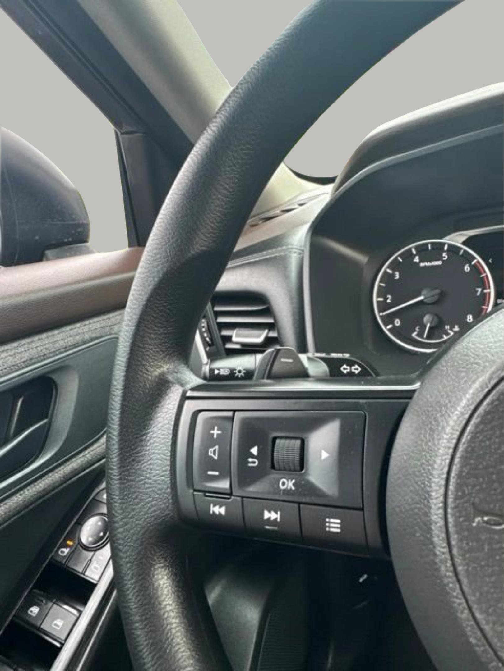 Used 2023 Nissan Rogue S AWD/4WD image 19