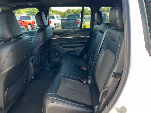 New 2027 Jeep Grand Cherokee 4WD image 4