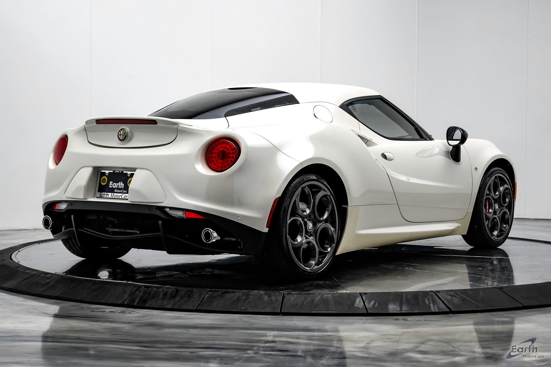 Used 2015 Alfa Romeo 4C Coupe w/ Leather Interior Group image 16