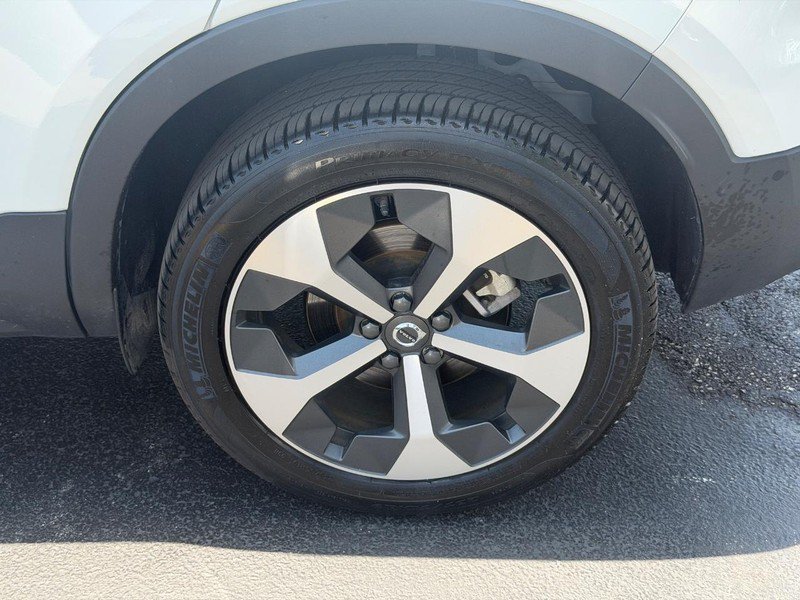 Certified 2026 Volvo XC40 B5 Plus AWD/4WD image 8