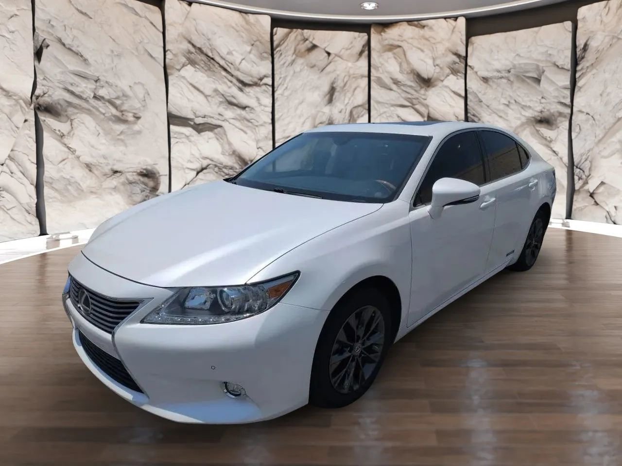 Used 2015 Lexus ES 300h image 1