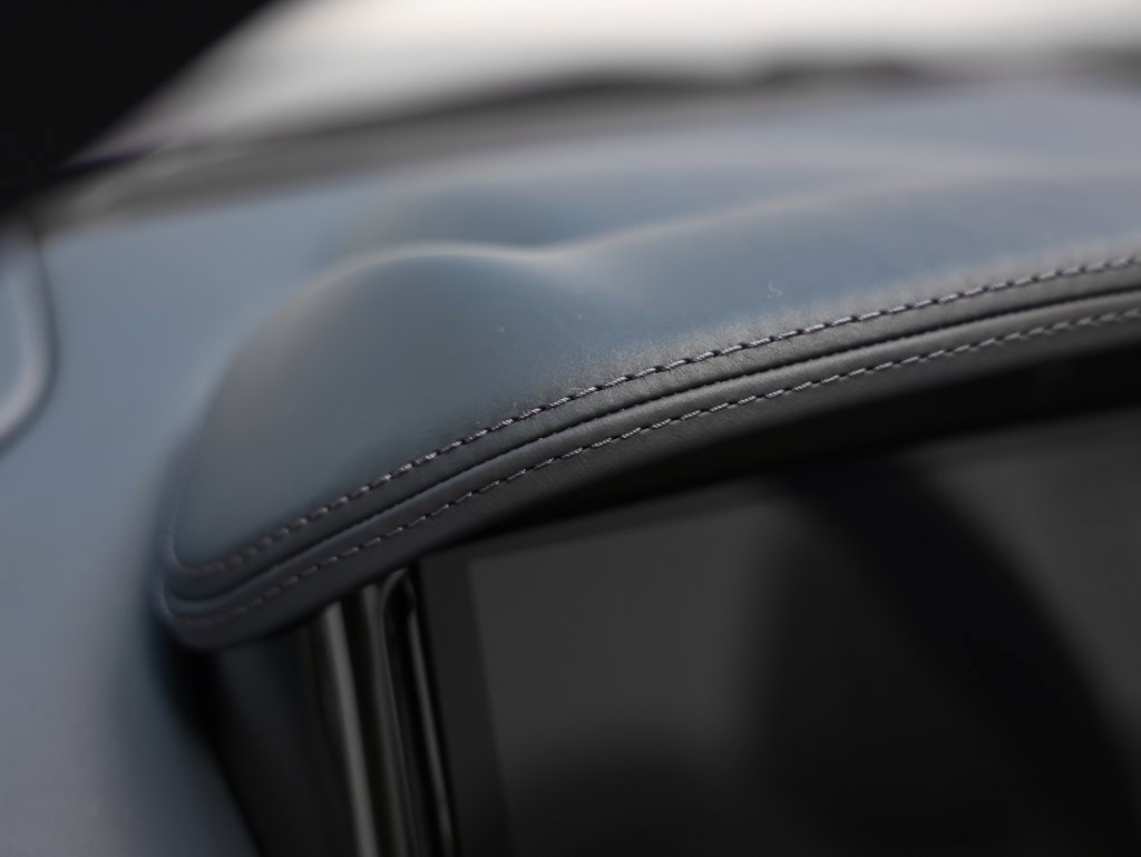 Used 2024 Aston Martin DB12 Convertible image 39