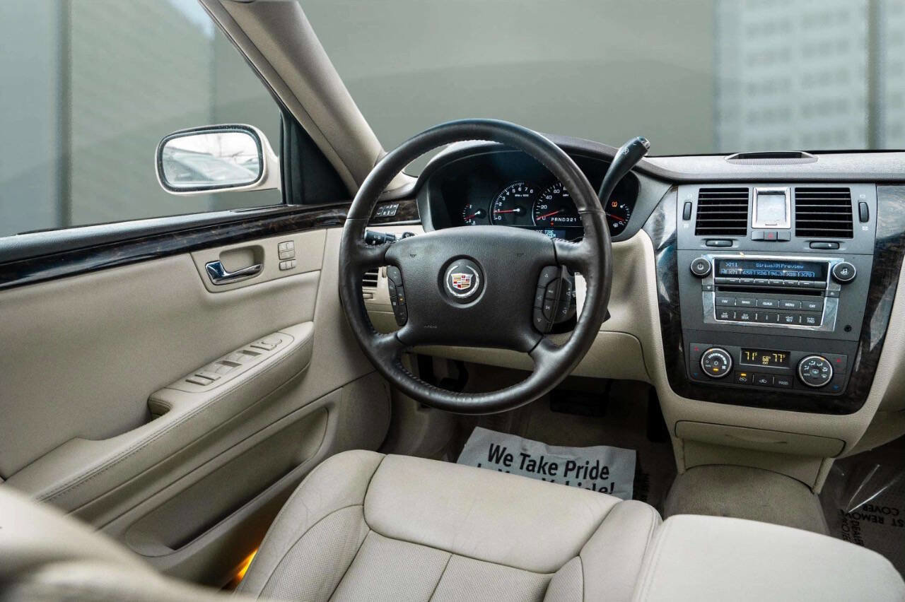 Used 2008 Cadillac DTS Luxury II w/ Sun And Sound Package image 18