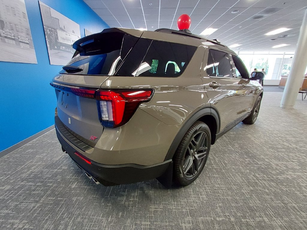 New 2026 Ford Explorer ST w/ Sun And Sound Package AWD/4WD image 4