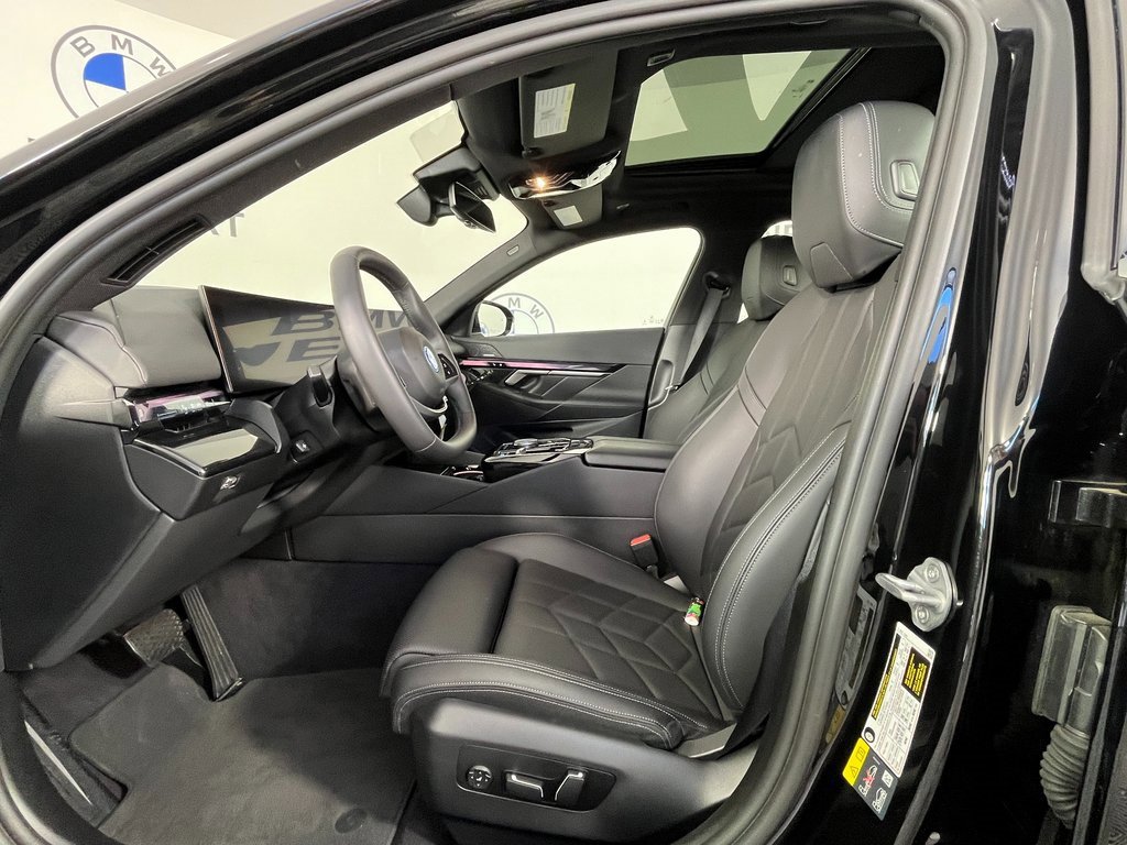 Used 2025 BMW i5 xDrive40 w/ Premium Package image 21
